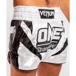 Shorts muay thai Venum X OneFC Blanco/Negro (4)