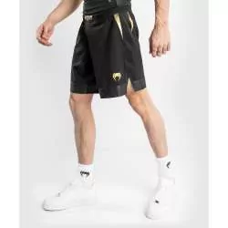 Pantalones cortos combate Venum (negro/oro)1