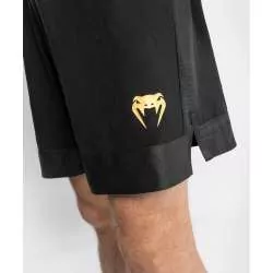 Pantalones cortos combate Venum (negro/oro)4